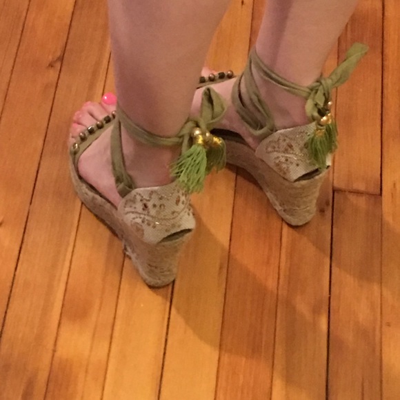 Gently used green espadrilles size 10 - Picture 3 of 8